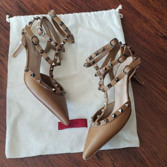 Valentino Tan Chic Old Money Edgy Feminine Luxury Iconic Studded Heels Size 37.5 - Picture 1 of 7